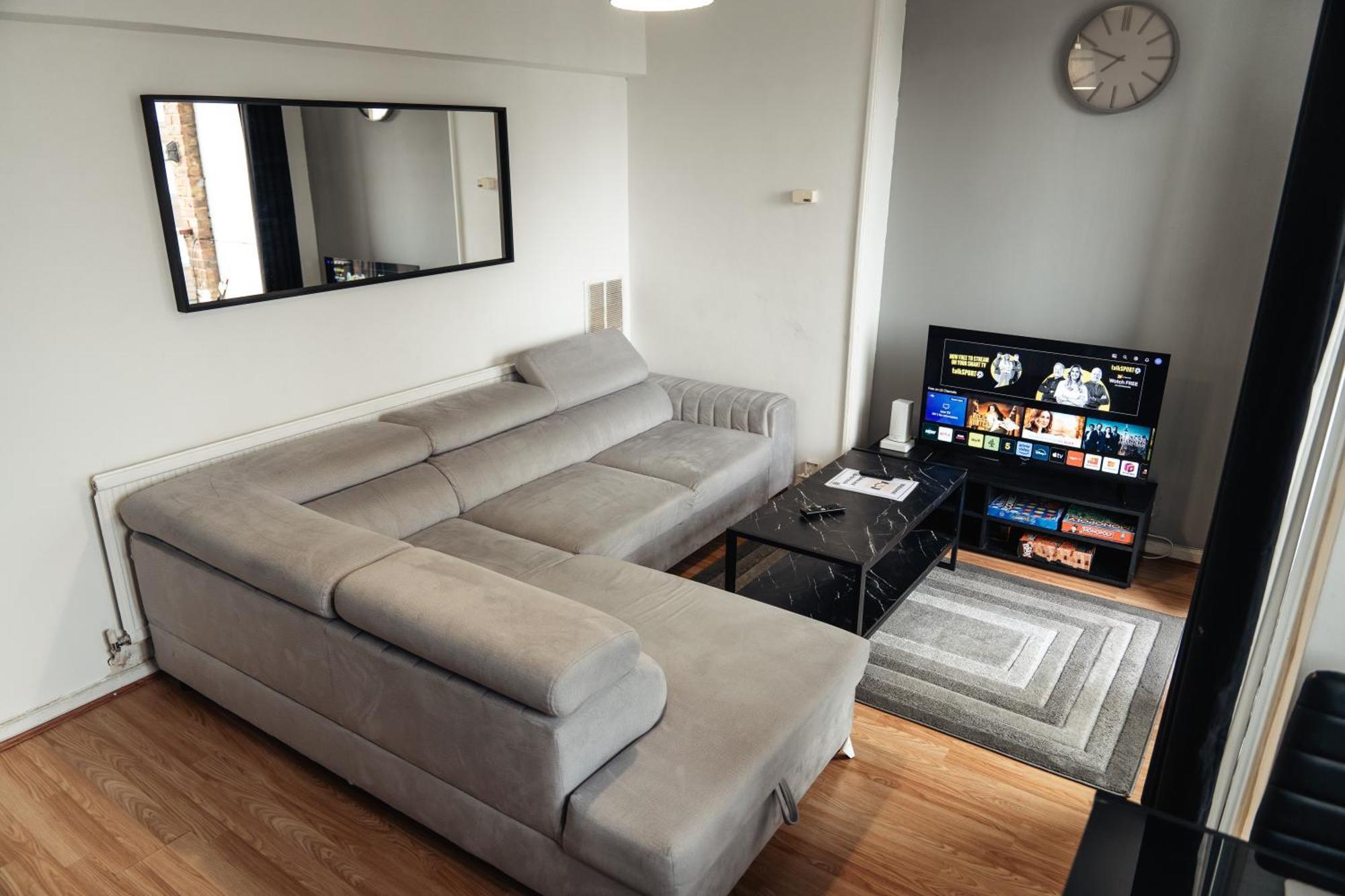 Appartamento Shard View 2 Bed Entire Flat Londra Esterno foto