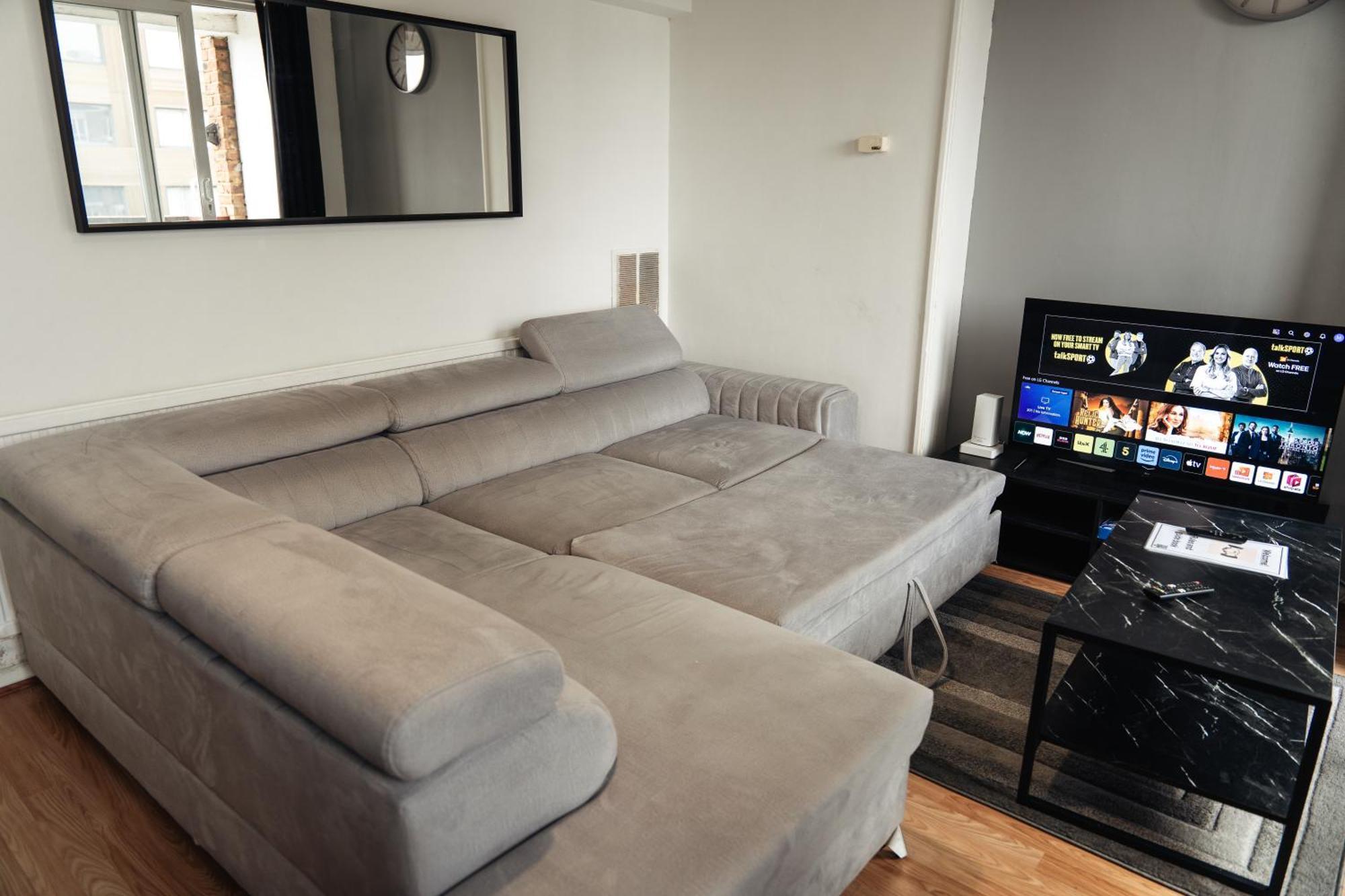 Appartamento Shard View 2 Bed Entire Flat Londra Esterno foto